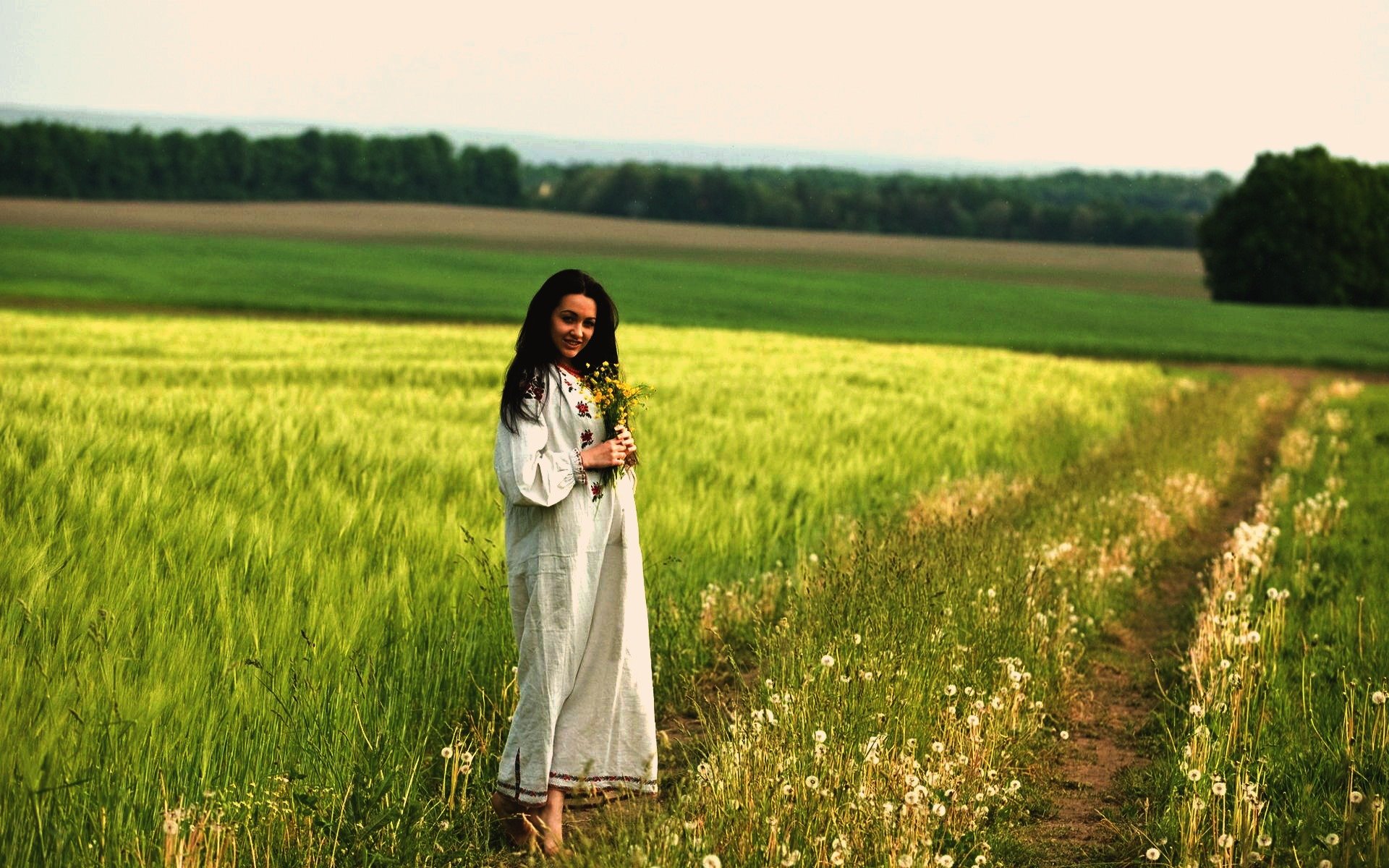 Women in Slavic costumes in Kazan