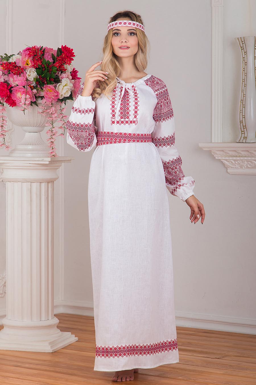 Women in Slavic costumes in Kazan