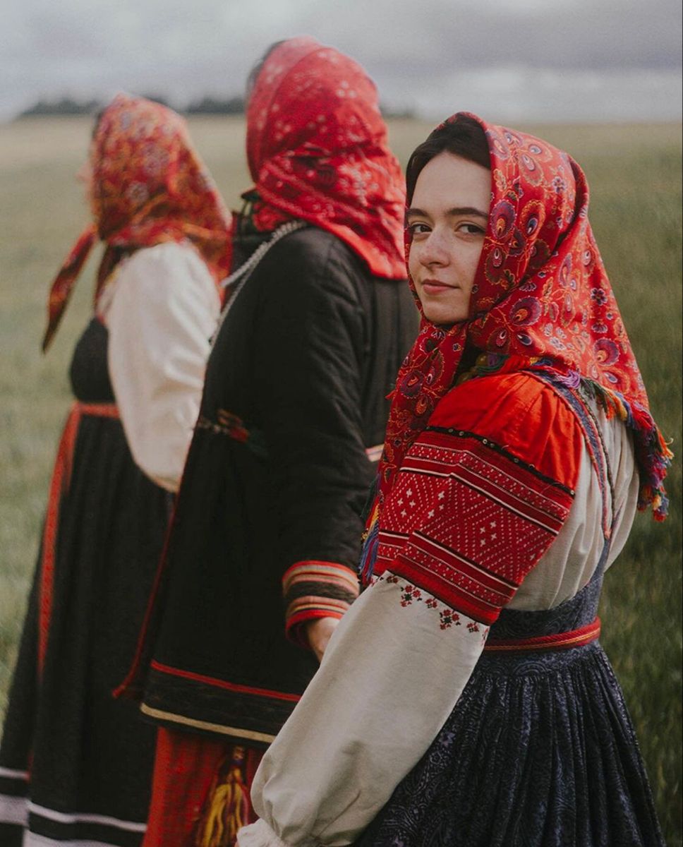 Women in Slavic costumes in Kazan