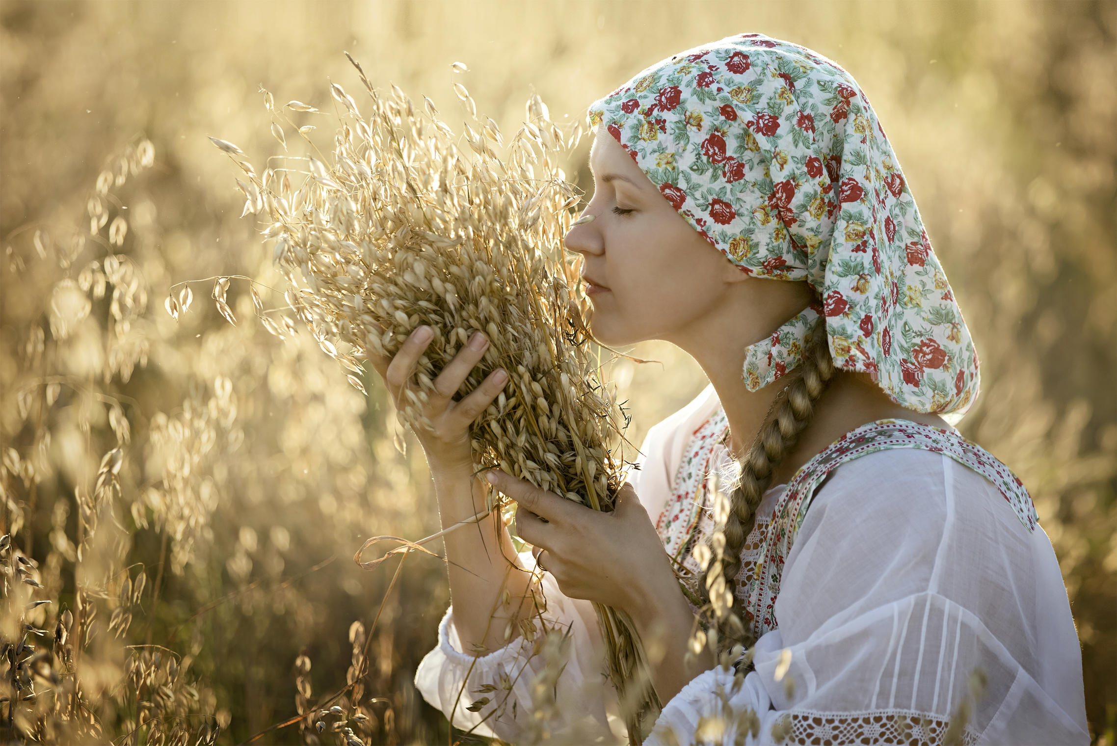 Photo Women in Slavic costumes in Kazan