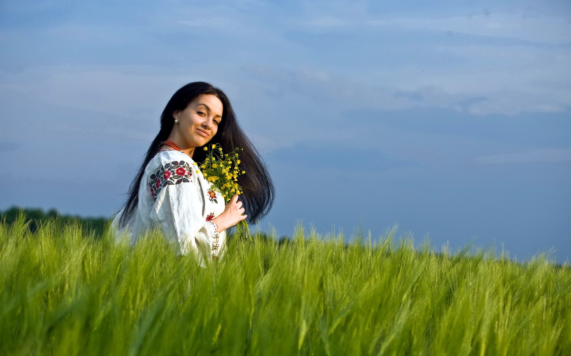 Girls in Slavic costumes in Kazan