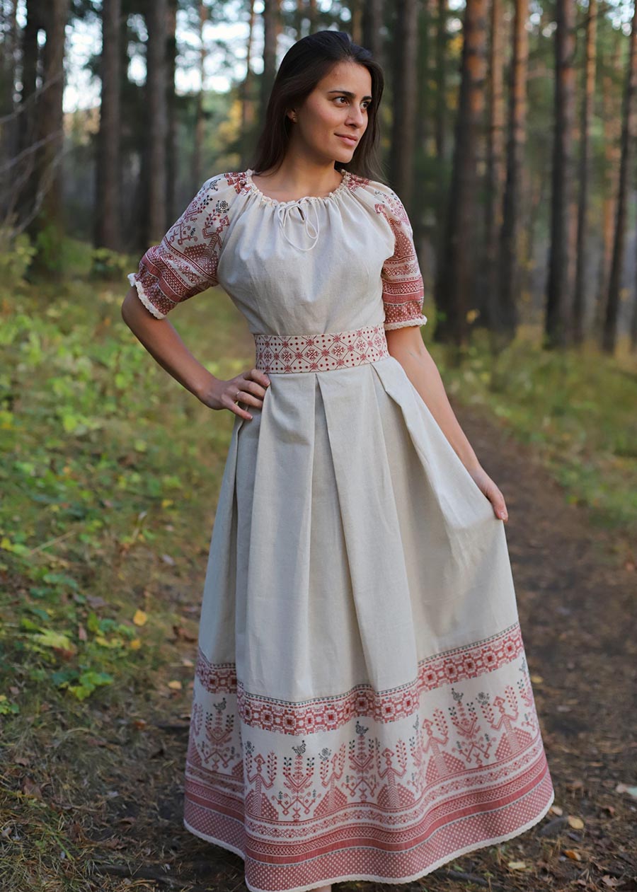 Girls in Slavic costumes in Kazan