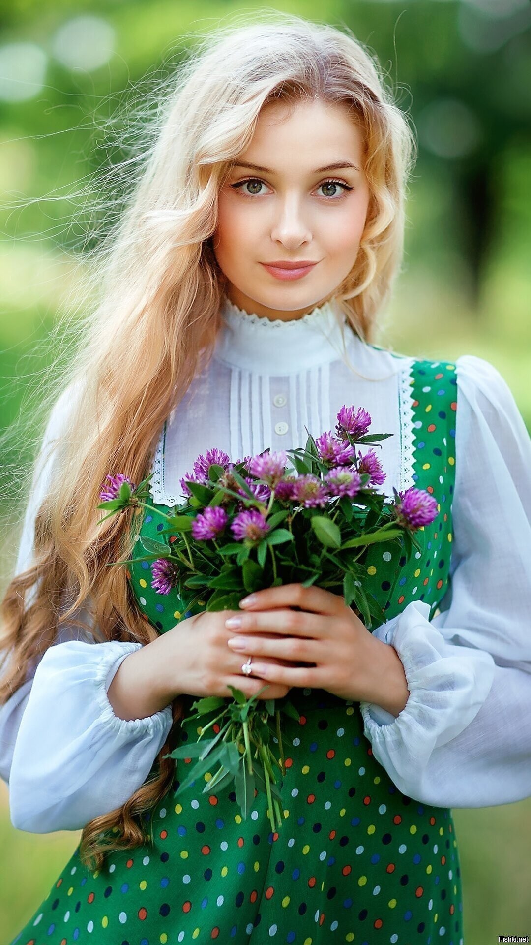 Girls in Slavic costumes in Kazan